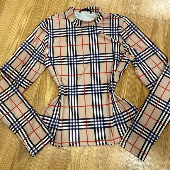Forever 21 Tops - Berry-Cute! Londoner plaid print fitted top Size Medium 8